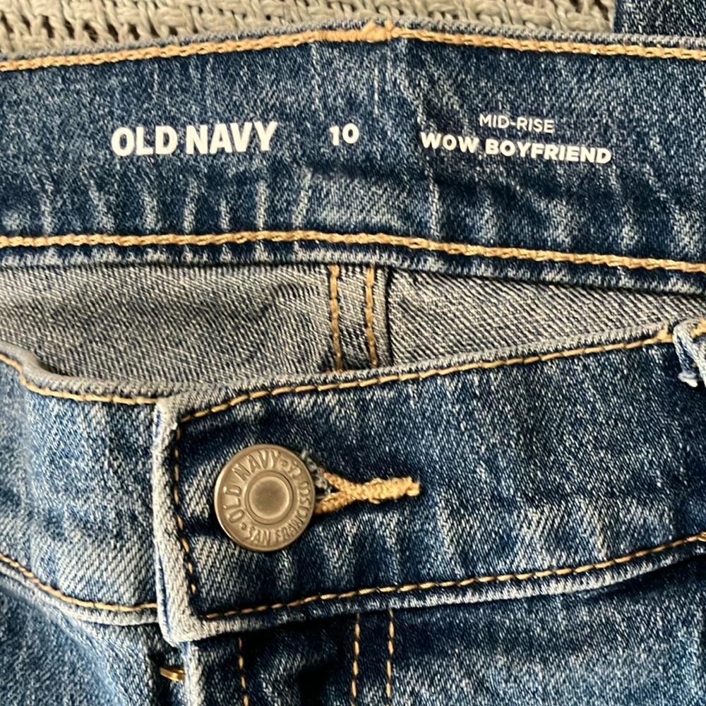 Old Navy WOW Mid-Rise boyfriend jeans
